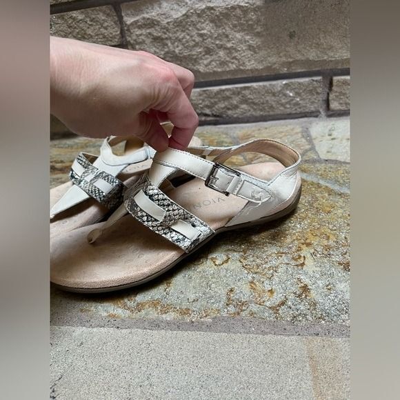 Vionic Lupe Boa Met Adjustable T strap sandal Leather cream snakeskin print 9 - Picture 3 of 10
